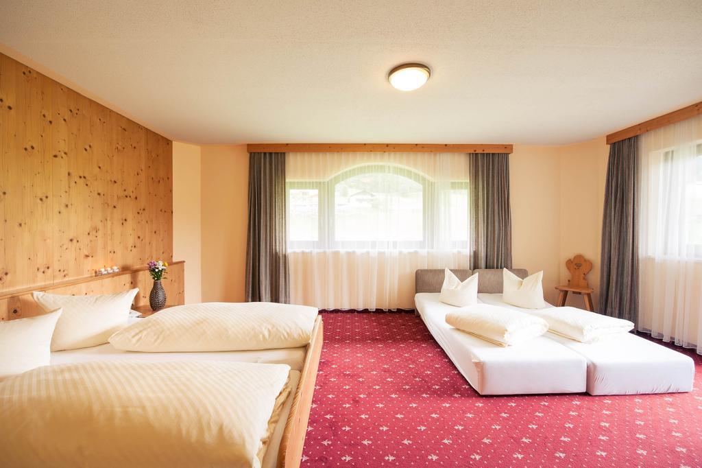 Hotel Steuxner Neustift im Stubaital Ruang foto